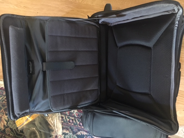 Briggs & Riley 19in carry on w-removable laptop case - like new